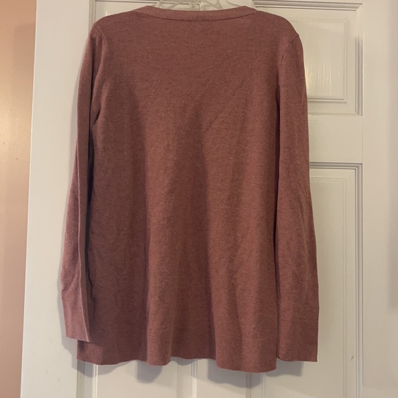 Cute basic plain pink sweater - Picture 2 of 2